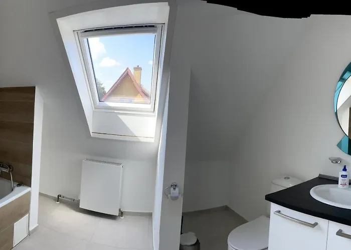Vanilla - 2 And One Bathroom *